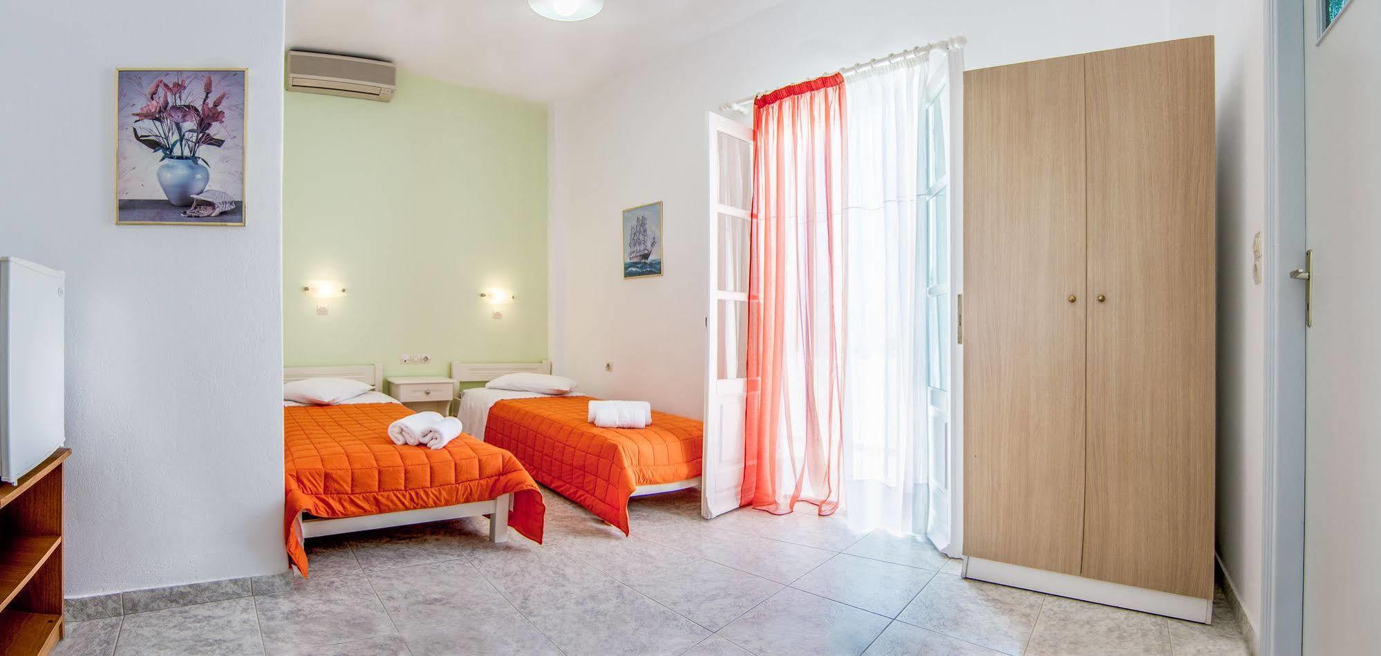 Athena Rooms Chora Exterior foto